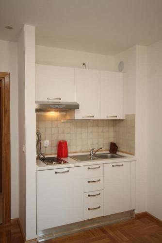 Apartments with a parking space Makarska - 3751 - image 6