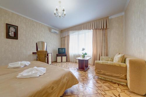 Milotel Pavel Stop at Milotel Pavel to discover the wonders of Anapa. The hotel offers a high standard of service and amenities to suit the individual needs of all travelers. To be found at the hotel are 24-hour fr
