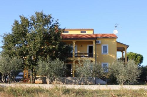 Apartments with a parking space Novigrad - 7142