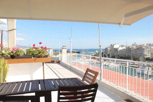 Piraeus Apartment with Endless View - image 8