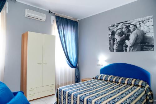 1 king bed, 1 sofa bed