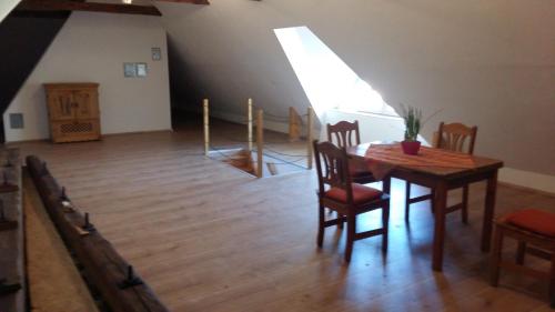 設施, Altes Pfarrhaus in 諾因基興/前波莫瑞州-呂根島