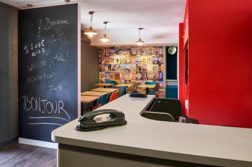 hotelF1 Evry A6 - image 11