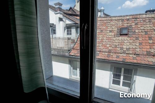 Hotel & Backpackers Zak Schaffhausen Room Type - Economy Twin Room with Shared Bathroom