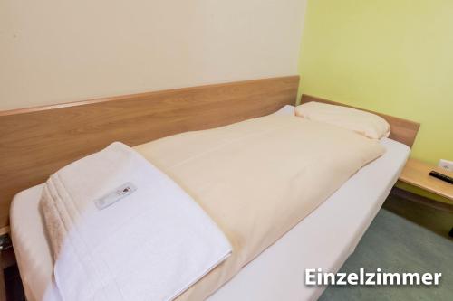 Hotel & Backpackers Zak Schaffhausen Room Type - Single Room with Shared Bathroom