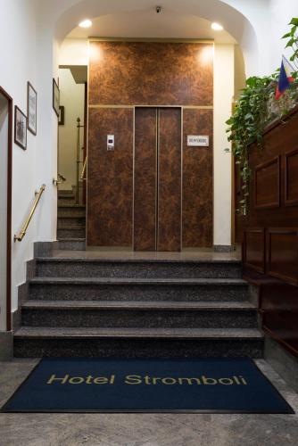 ストロンボリ ホテル