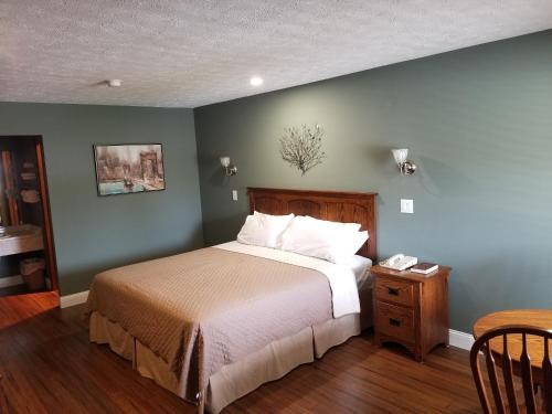 Brown's Motel - main image