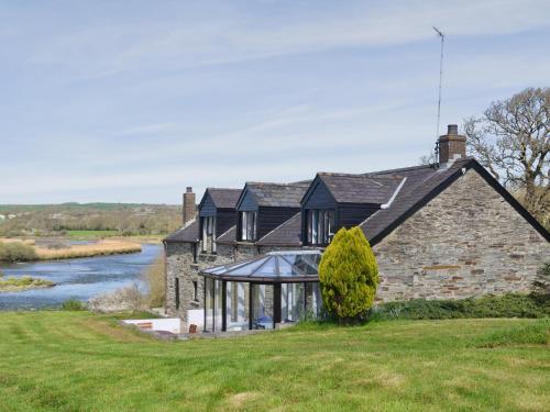 Deri, Llechryd, West Wales