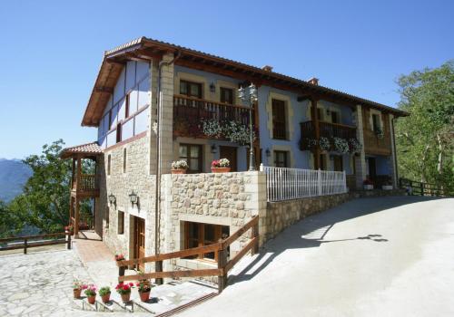 B&B Cahecho - Viviendas Rurales Peña Sagra - Bed and Breakfast Cahecho