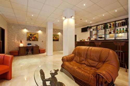 Hotel Cheap - image 11