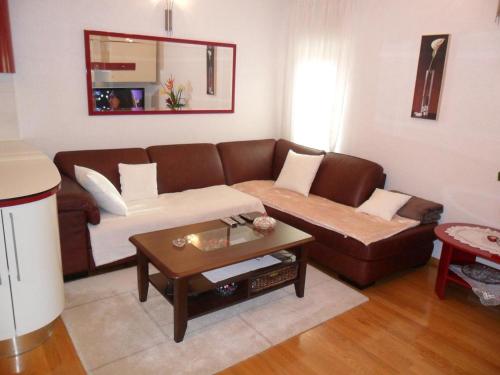 One-Bedroom Apartment image 2