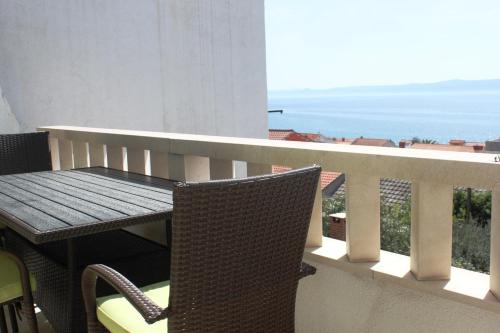 Apartments with a parking space Bol Brac - 2883 