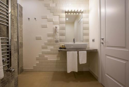 Trevi Contemporary Suite - image 14