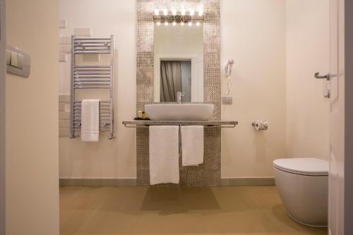 Trevi Contemporary Suite - image 8