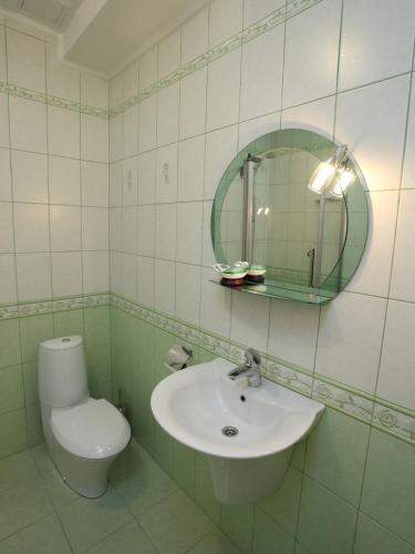 Paradise Hotel - image 4