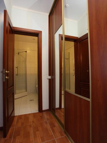 Paradise Hotel - image 7