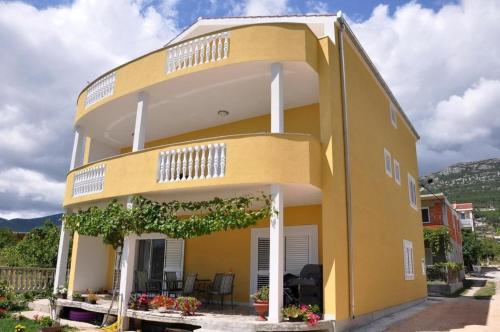 Apartments with a parking space Kastel Stari Kastela - 12691 