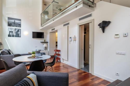 Modern and Trendy Duplex next to Paseo de Gracia, Barcelona