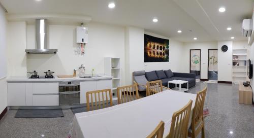 Nice Guanxi Stop at Nice Guanxi to discover the wonders of Hsinchu. The property has everything you need for a comfortable stay. Service-minded staff will welcome and guide you at Nice Guanxi. Each guestroom is e