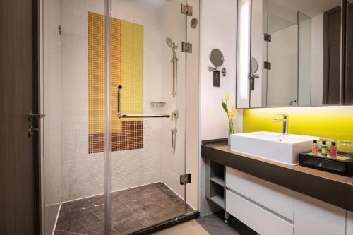 room detail thumbnail 2