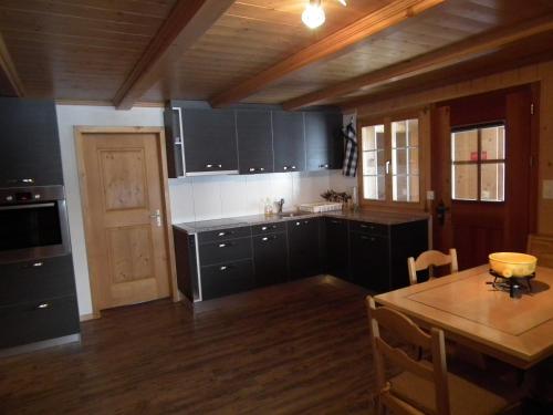 virtuve, Alpenlodge in Schattenhalb