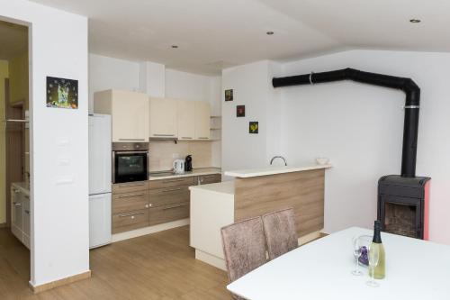 Two-Bedroom Apartment with Terrace and Sea View image 9