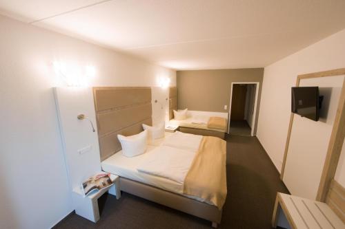 Confour Hotel - image 4