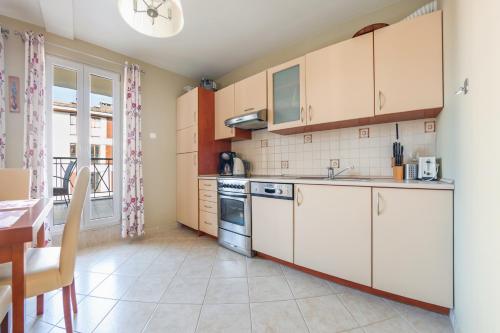 Three-Bedroom Apartment -Split level-18 Uzdrowiskowa Street image 6