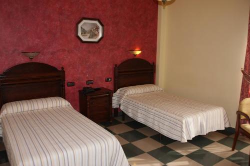 2 twin beds