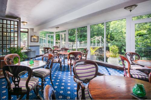 Pub/Lounge, The Chainbridge Hotel in Llangollen