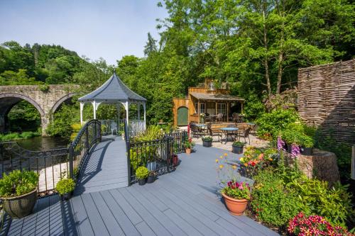 Chainbridge Hotel