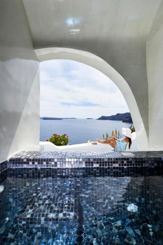 Helianthus Suites- Caldera Caves - image 3