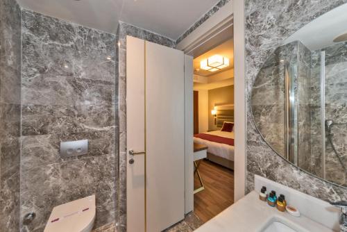 Deluxe Triple Room image 1