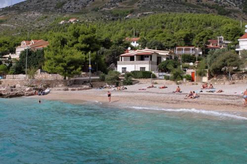 Apartments by the sea Ivan Dolac Hvar - 130 Jelsa 
