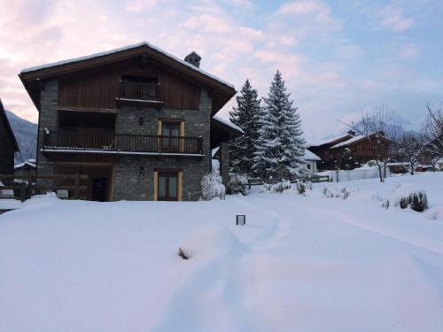 Apartment with Mountain View