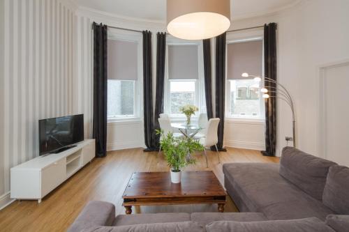 Edinburgh Castle Apartments - image 14