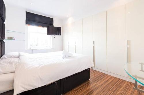 Gorgeous Apartment In Trendy Neighbourhood (hm3), , London