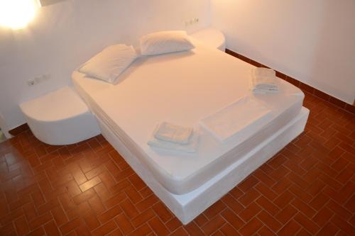 1 double bed, 2 twin beds, 1 sofa bed