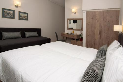 Green Hill Hotel Room Type - Triple Room