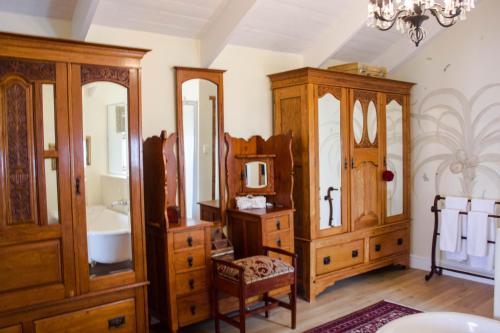 Paternoster Manor Paternoster Manor is perfectly located for both business and leisure guests in Paternoster. The property features a wide range of facilities to make your stay a pleasant experience. Service-minded sta