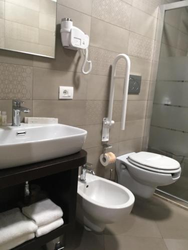 8room Hotel - image 13