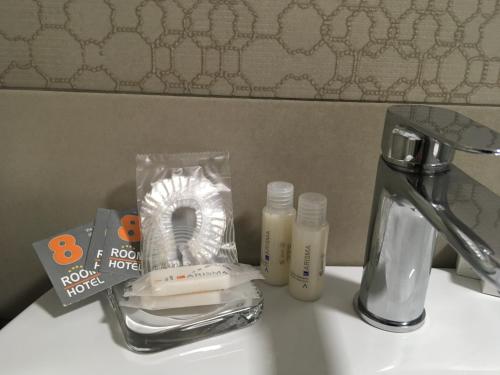 8room Hotel - image 14