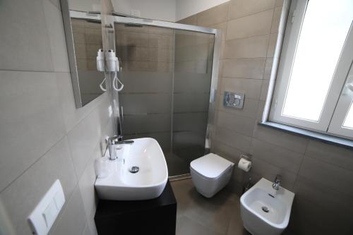 8room Hotel - image 5