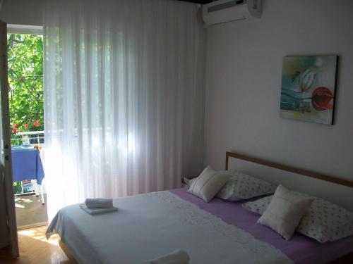  Apartment Niki, Pension in Makarska