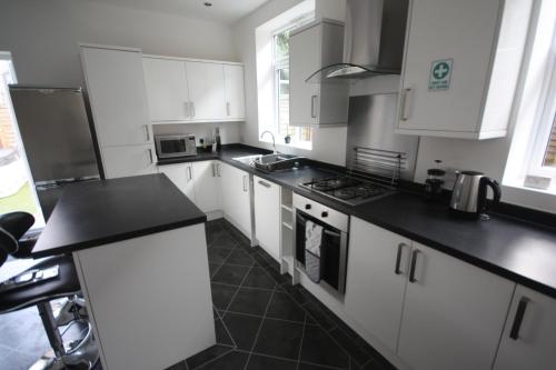 Kitchen, Holiday Home Hot Tub & Sauna in Talbot and Branksome Woods