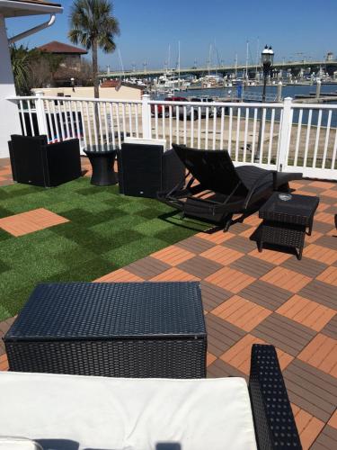 Historic Waterfront Marion Motor Lodge in downtown St Augustine - 편의 시설/서비스