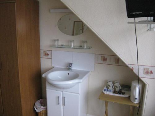 Bathroom, Kilkerran Guest House in Newton on Ayr