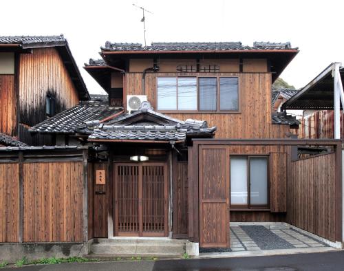 Kiyomizuan 清水庵 車庫2台可 ビフォアアフターの匠 坂田基禎さん改築の京町家 - Tap to explore photos
