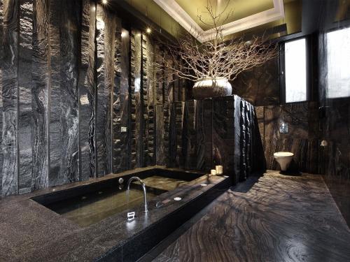 Bathroom, SHUEI WU MOTEL in Nantun District