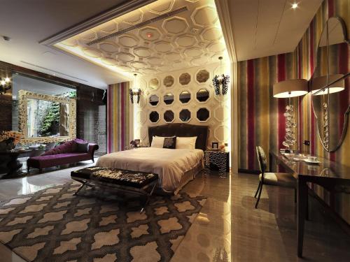 room detail thumbnail 1